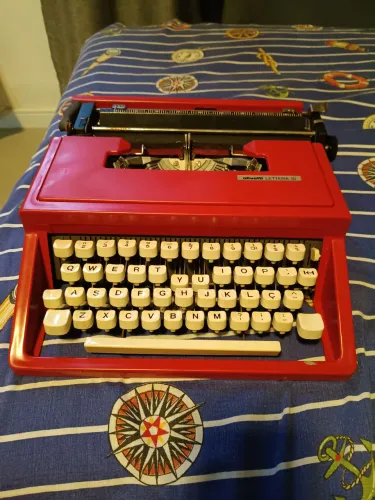 Máquina de escrever Olivetti Lettera 31