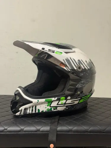 Capacete
