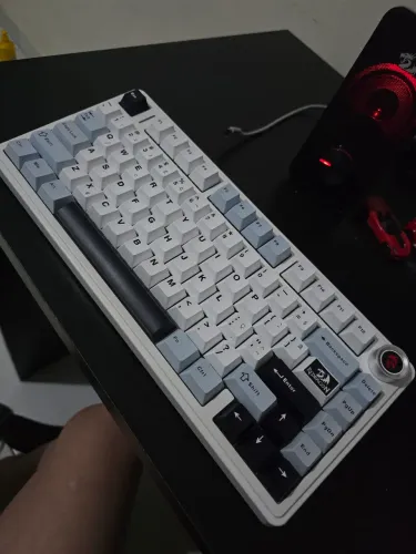 Vendo Teclado Aula F75 75%