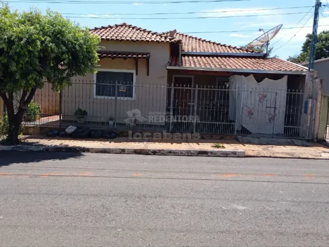 Casa a venda no centro de Guaraci-SP
