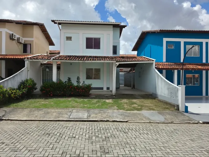 Casa duplex em condomínio no Turu