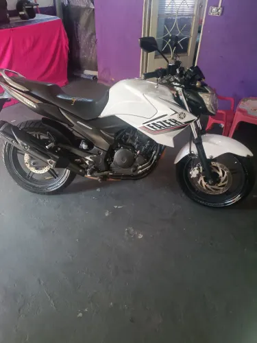 Yamaha Fazer 250 2014- pneus novos. Ótima para o dia dia