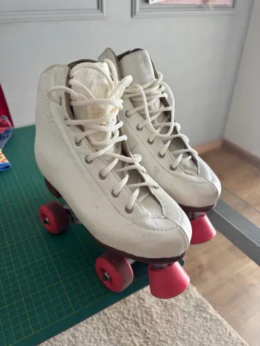 Patins Quad Profissional Básico, 4 Rodas, Clássico Branco Com Rodas Coloridas 42-47