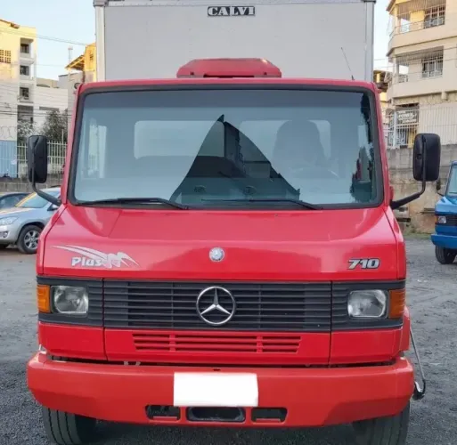 Mercedes 710 2010 Baú