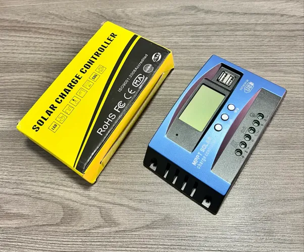 Controlador de carga solar Polestar 80A 12V/24V com USB duplo e display LCD
