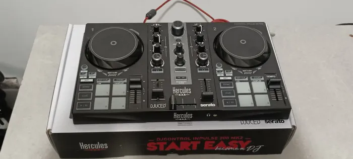 Controladora Hercules DJ Inpulse 200 MK2