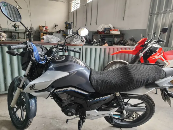 Vendo Titan 160 mto nova km original somente venda