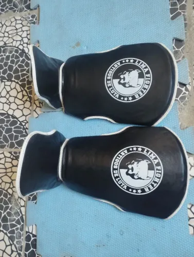 Caneleira de muay thai