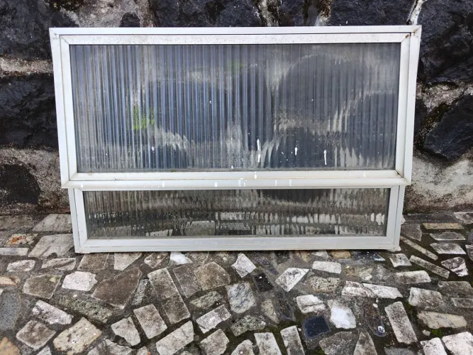 Janela basculante 1m x 0,64,5cm 