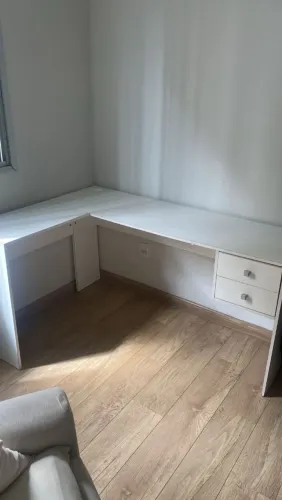 Escrivaninha em L 