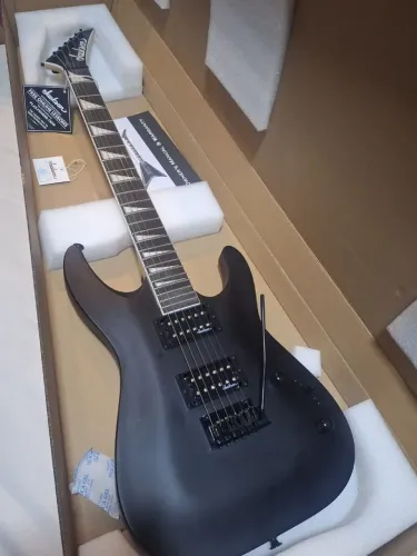 Guitarra Jackson JS22 Dinky Arch Top - Cor Satin Black