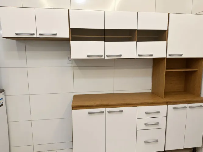 ARMÁRIO DE COZINHA