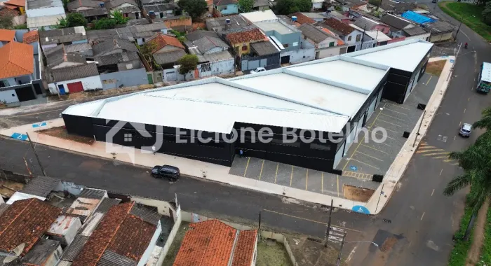 Excelentes Galpões/Lojas na Galeria Luizote, disponíveis para a venda