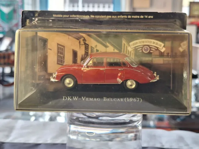 Miniatura DKW-Vemag Belcar 1967 Lacrada Carros Inesquecíveis do Brasil
