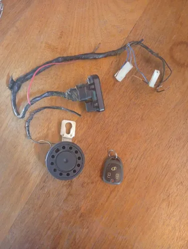 Vende se alarme para moto completo com dois controles