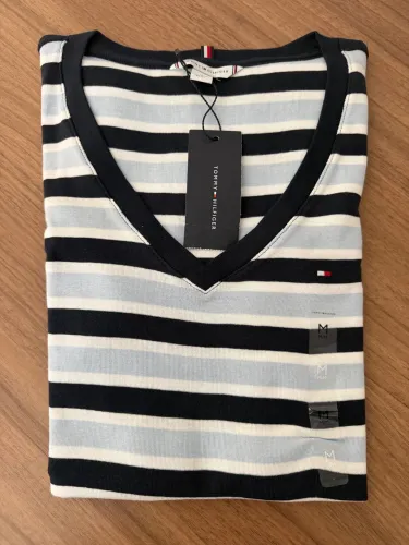 Vendo blusa feminina listrada azul nova marca Tommy