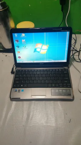 Vendendo um notebook Acer com linha