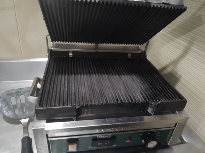 Sanduicheira Grill Grelha Elétrica para emrpesas