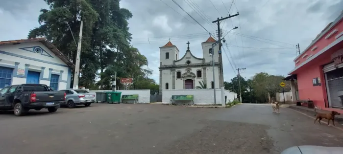 Imóvel para venda possui 327 metros quadrados em Acuruí - Itabirito - MG
