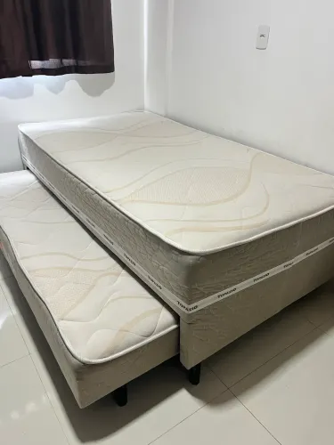 Cama com auxiliar viúva