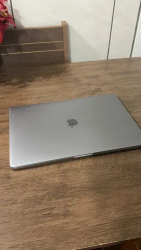 MacBook Pro I9 