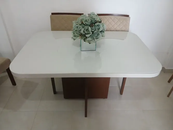 Mesa retangular com tampo de vidro