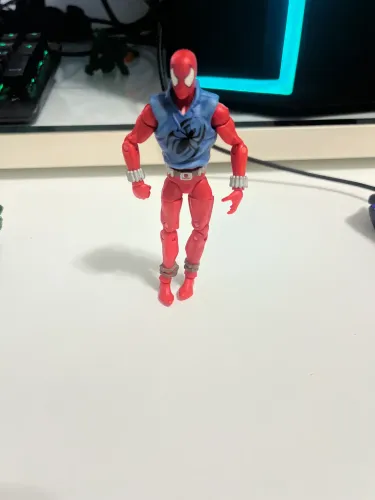 Boneco Raro Aranha Escarlate Homem Aranha Action Figure Hasbro oficial Ótimo Estado