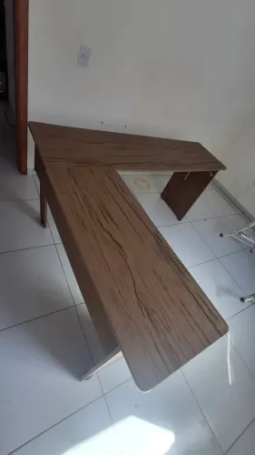 Mesa de escritório em "L"