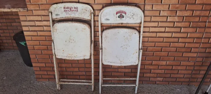 13 Cadeiras de Ferro