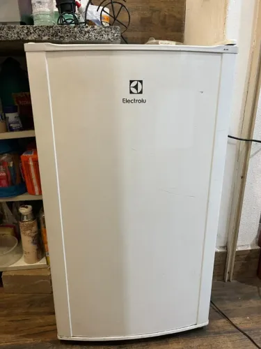 Frigobar Electrolux 122L Efficient com Controle de Temperatura Cor Branca (EM120) - 127V