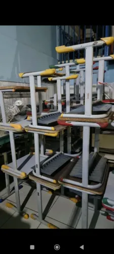 Cadeiras e mesas escolares