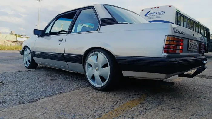 Chevrolet Monza GL 2.0 Efi/sl/l/650/club/barc.2e4p (álcool) 1989
