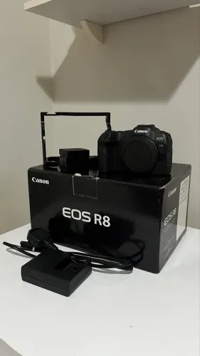 Canon R8
