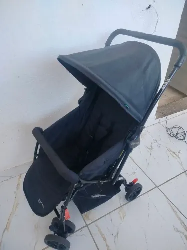 Vende-se carrinho de bebê