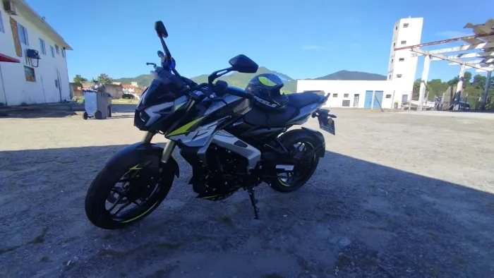 Ns400z 2026 com 2900km zerada