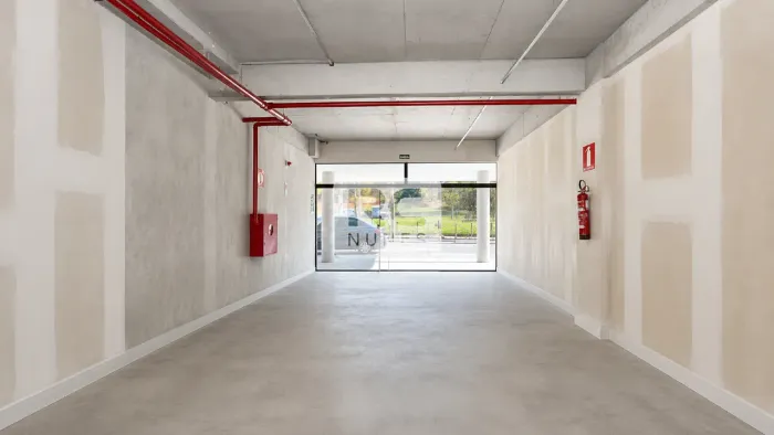 Loja de rua com área de 86m², localizado na Avenida Fleming, Bairro Ouro Preto - Belo Hori