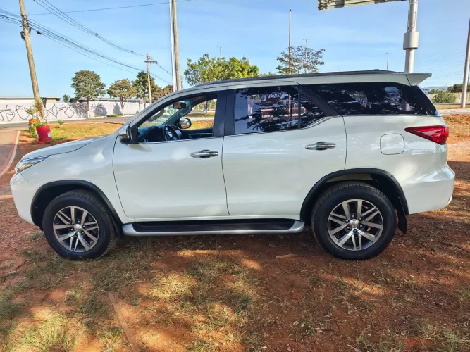 Toyota Hilux SW4 SRX 4X4 2.8 TDI 16V Dies. Aut. 2019