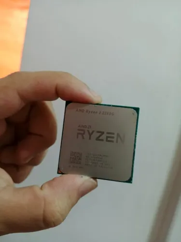 Processador Ryzen 3 2200G Usado