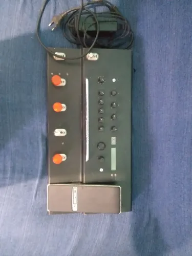 Vendo uma pedaleira profissional 