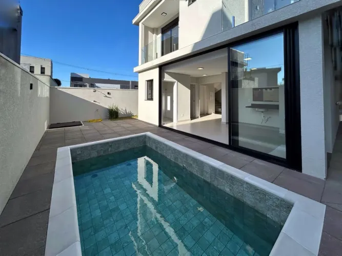 Sobrado Condomínio Fechado FAG 3 Suítes e Piscina