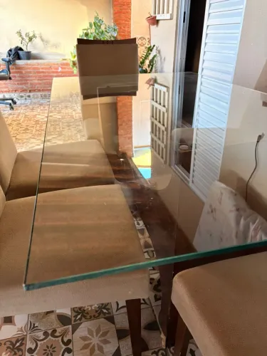 Mesa de jantar de vidro