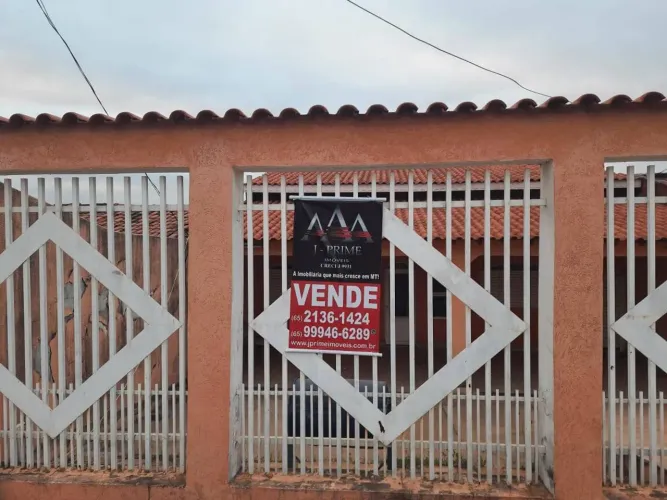 Casa com 3/4 no bairro Tijucal próximo a avenida Espigão