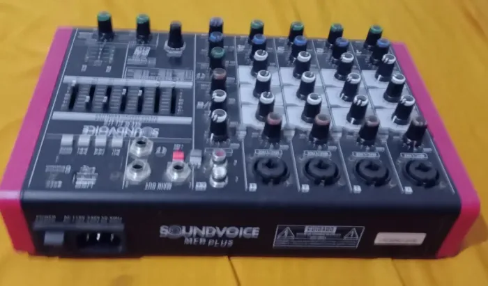 Mesa de Som para Home Studio Igreja Soundvoice MC6 Plus 6 Canais com USB Bluetooth Bivolt