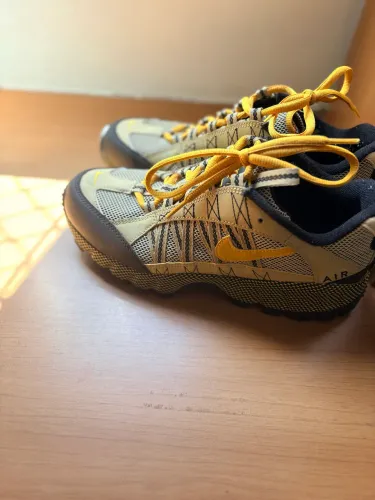 Nike Air Humara Wheat Grass