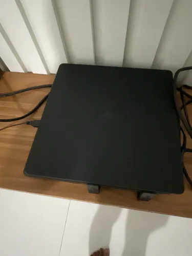 Vende-se play station 4 slim dois controles originais e vários jogos no HD de 1 terá 
