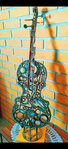 Violino de metal