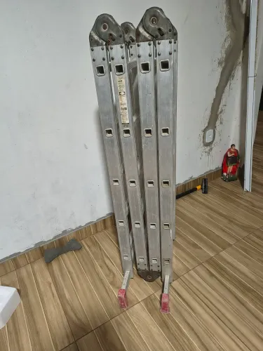 Escada articulada