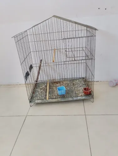 Gaiola grande com suporte