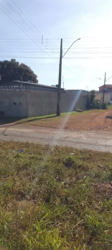Vende-se Casa de esquina