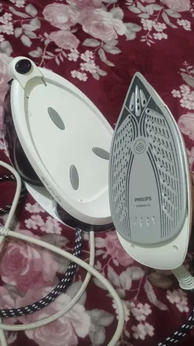 Ferro de passar a vapor Philips PerfectCare Compact Essential